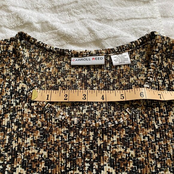 Loose fitting, light, summery, dressy, short sleeved top - Picture 6 of 12